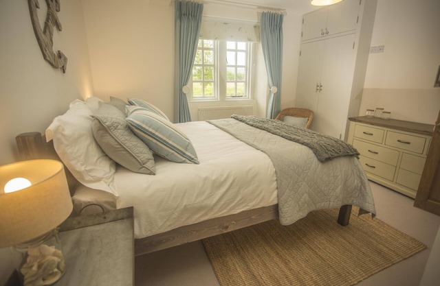 6 Bedroomed Mill House sleeps up to 12 with spa treatments available