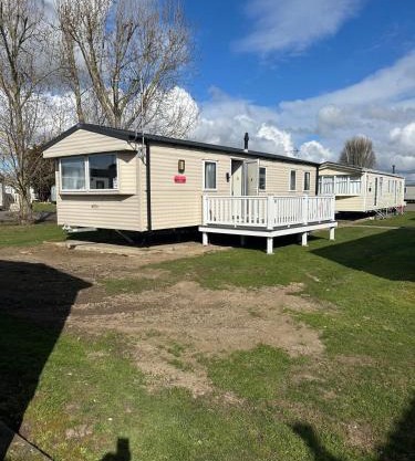 6 Beds 2 Sofa bed Family friendly - unlimited Wi-Fi, Warm, Cozy Sun decking Caravan at Seawick Holiday Park