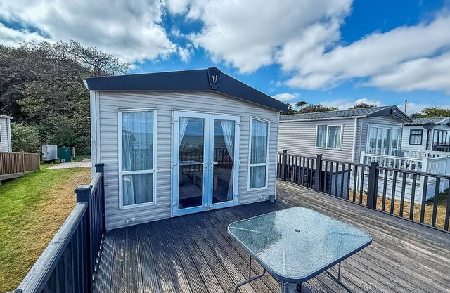 6 berth luxury caravan with full sea views at Azure Seas in Suffolk ref 32069AZ