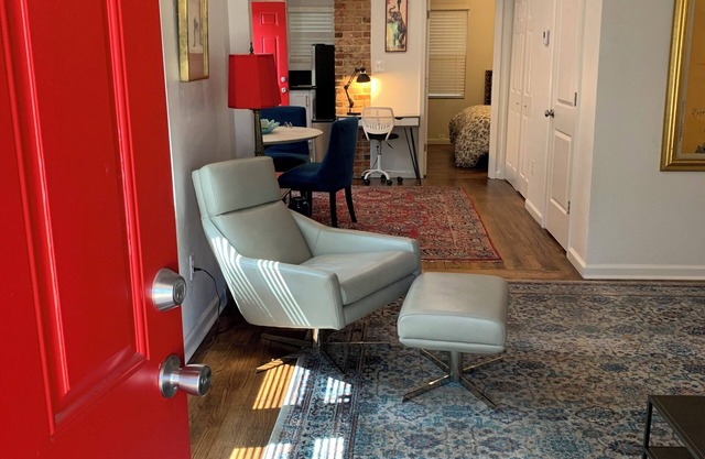 6 blocks from Health Science Center in Oklahoma City with WiFI, Central heat/air