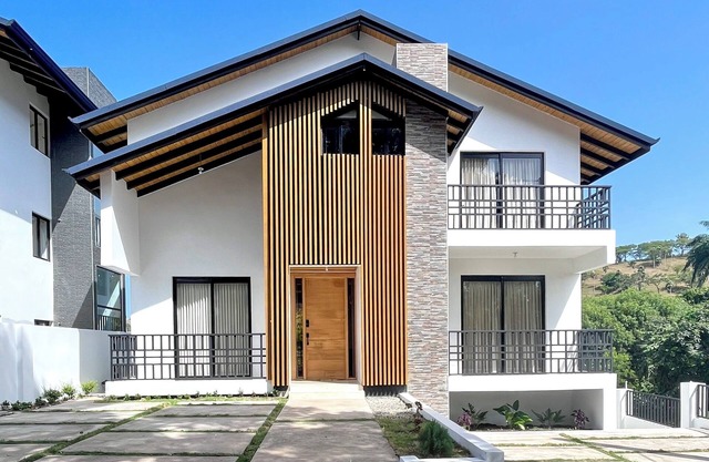 6 BR/7 BA campo retreat with private swimming pool in Campo Verde Sajoma, DR.