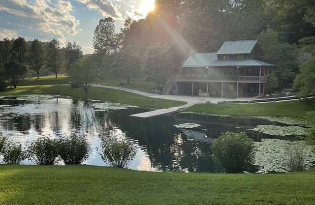 6 Guests | Ponds | Hot Tub | Game Room | Trails