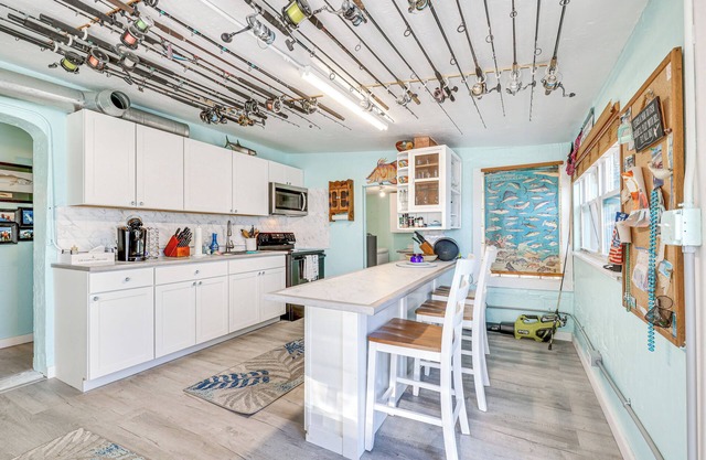 6 Mi to Beach: Riverfront Home in Ruskin!