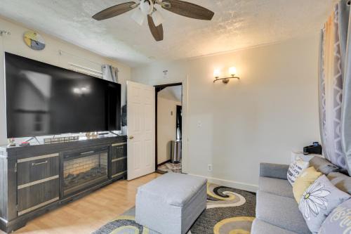 6 Mi to Boston Common Apt in Medford!