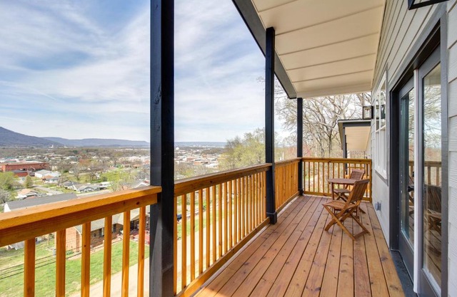 6 Mi to Chattanooga Home with Balcony and Dtwn Views!