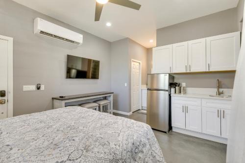 6 Mi to Coachella Festival Serene Studio