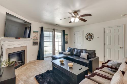 6 Mi to Dtwn Raleigh Townhome with Fenced Patio!