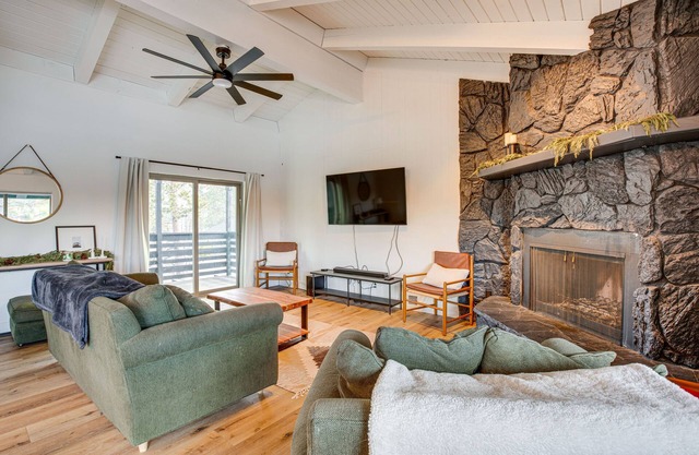 6 Mi to Slopes: Mtn-View Retreat in Lake Tahoe