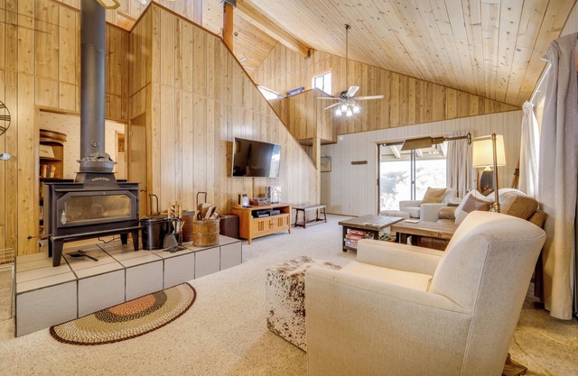 6 Mi to Sugar Bowl Resort: Soda Springs Cabin!
