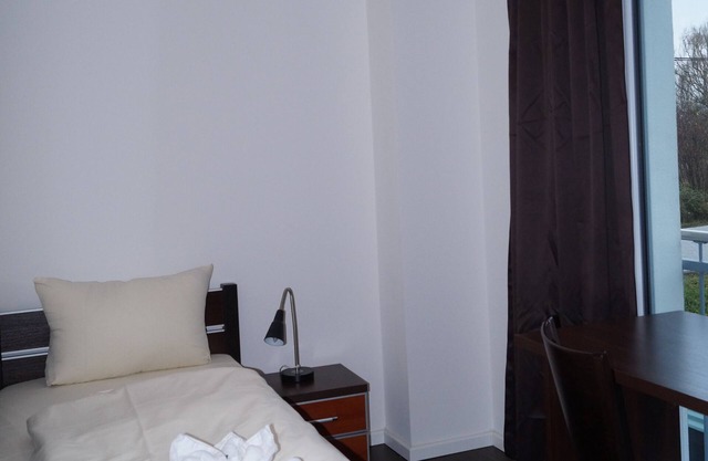 6 person apartment