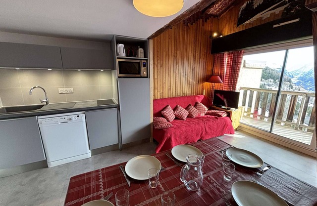 6-person apt close to slopes, renovated, parking