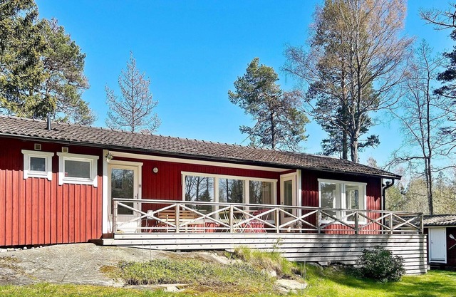 6 person holiday home in Djurhamn