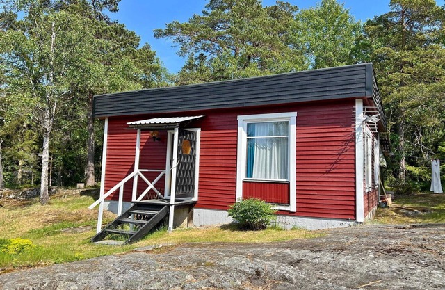 6 person holiday home in Djurhamn
