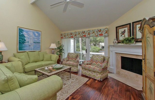 6 Turtle Ln- Lagoon View & Fully Renovated! Steps to the Ocean & Beach Club