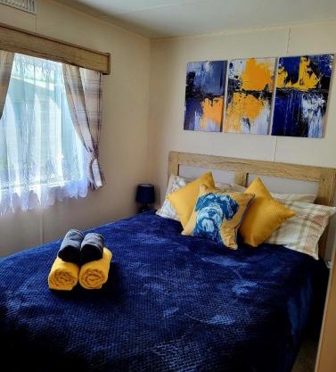 61 St Andrew's 3 bedroom Cozy Caravan near Edinburgh Seton Sands Holiday Village