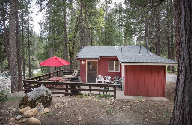 (65) Sparrow's Nest at The Redwoods In Yosemite
