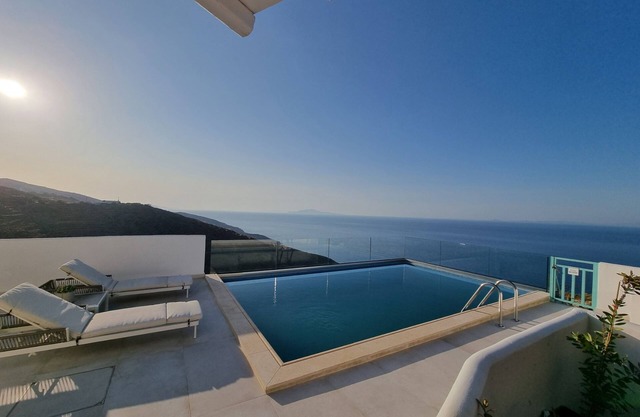 65 Stairs to heaven (private pool)