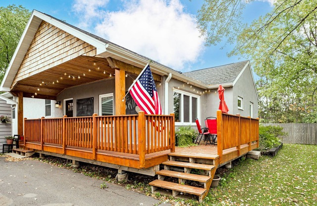 6bd 3ba large gathering home, close to YMCA and 5 miles to Downtown Duluth