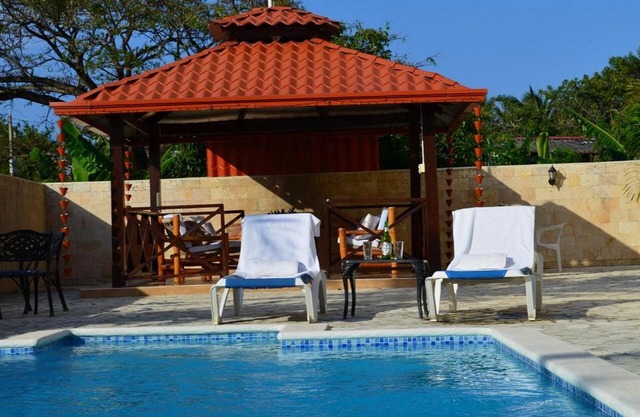 6BD guest-friendly condo complex with pool/cable TV/BBQ/Wi-Fi/parking