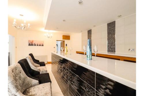 6BD Vacation Home with Indoor Pool