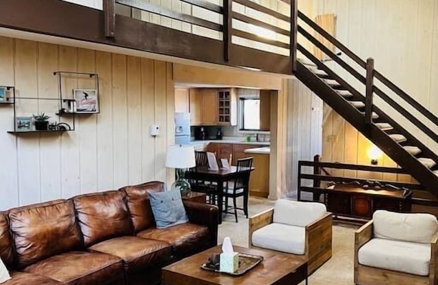 6BR 3BA - MT SNOW, SKIBACK TRAIL, FREE SHUTTLE, POOL, BBQ - Green Mountain House