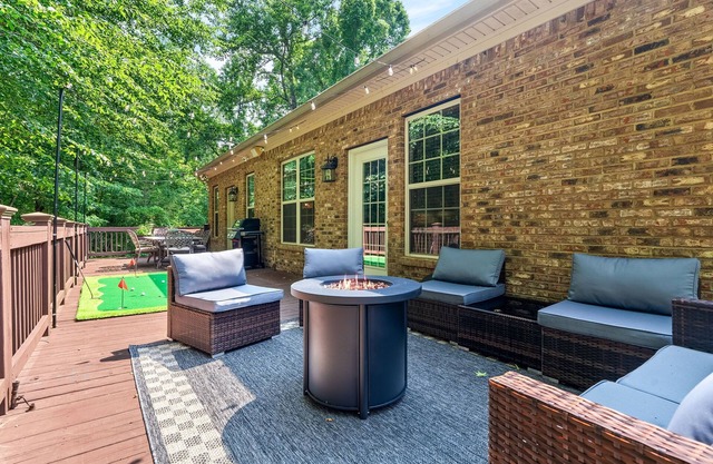 6BR | 5 min to RTJ | Game Room | Back Deck with Grill | Sleeps 15