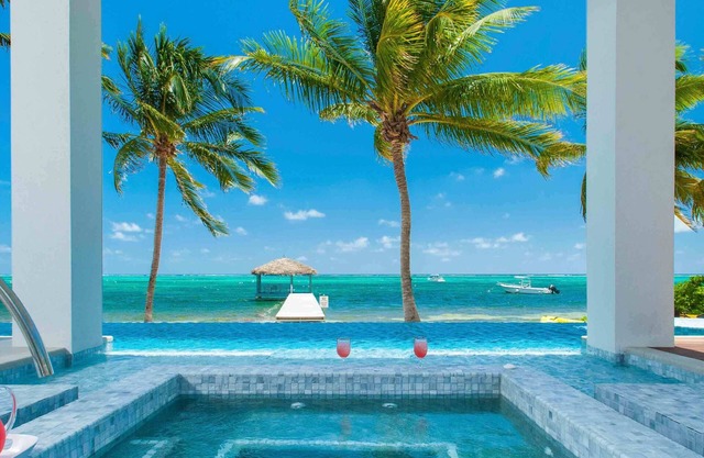 6BR Oceanfront Villa 10 minutes from Seven Mile Beach!