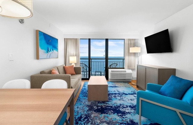 6th Floor Ocean Panorama Suite: Spacious Getaway