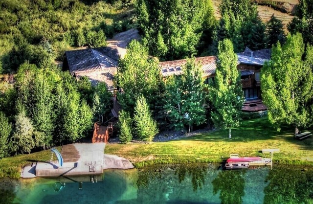 7,000 SQ FT CABIN ON 150 ACRES PRIVACY WITH OWN PRIVATE SMALL LAKE