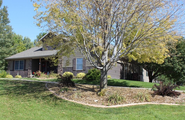 7 Bedroom 6.5 bath Huge Kearney Ne Home 6 Car Garage