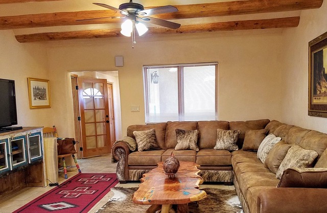 7 Bedroom Family Compound with 4 Bathrooms 2 Sun Rooms and Private Hot Tub