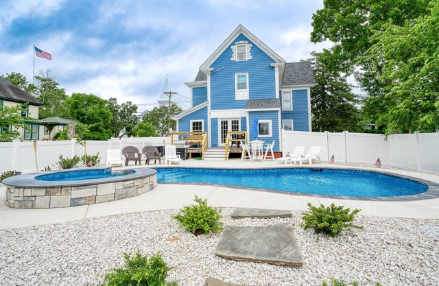 7 Bedroom | Pool | Volleyball | Beach | Restaurants | Bars