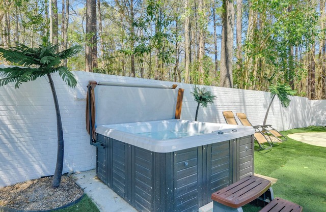 7 Mi to Dtwn Durham: Home w/Hot Tub & Game Room!