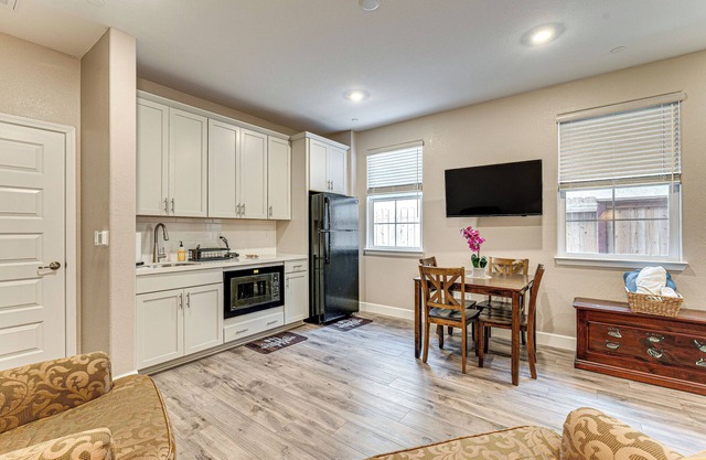 7 Mi to Folsom Lake: Sacramento Area Apartment