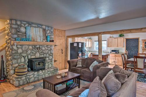 7 Mi to Heavenly Ski Resort Cozy Tahoe Cabin