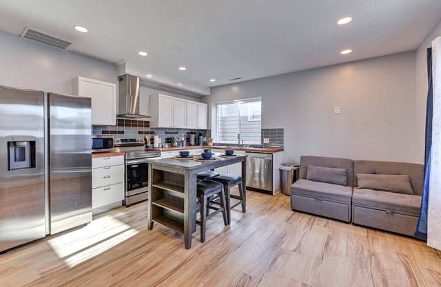 7 Mi to Louisville: Pet-Friendly New Albany Home