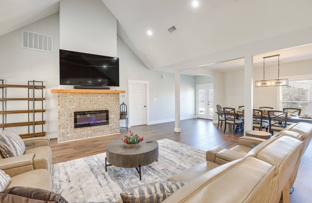 7 Mi to Talladega Superspeedway: Home w/Lake View