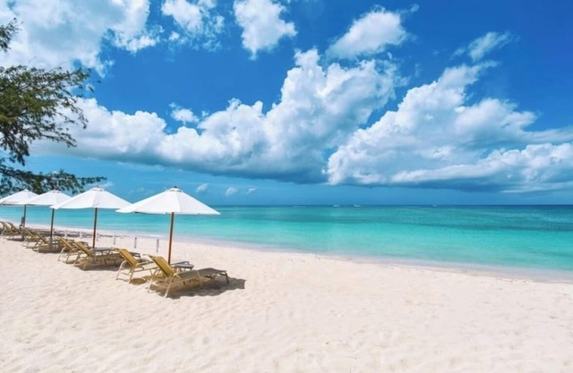 7 Mile Beach Cayman Condo
