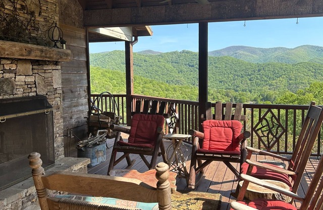 7 Min To Lake! DON'T MISS THIS INCREDIBLE HOME THIS FALL!