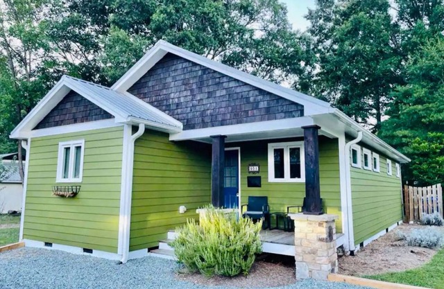 7 Min to UNC Hospital - Walk to Downtown Carrboro/20 min to Duke Hospital