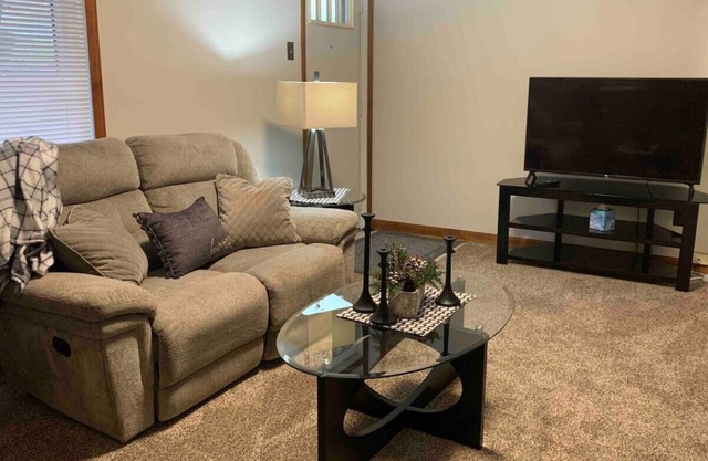 7 minutes from UPMC Altoona cheerful 2bedroom home