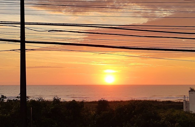 70 meters from the beach and with a sea view, 4.5 km from Morro do Cristo