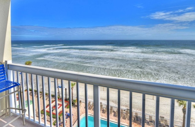 712 Oceanfront- Private Balcony - Pools Closed
