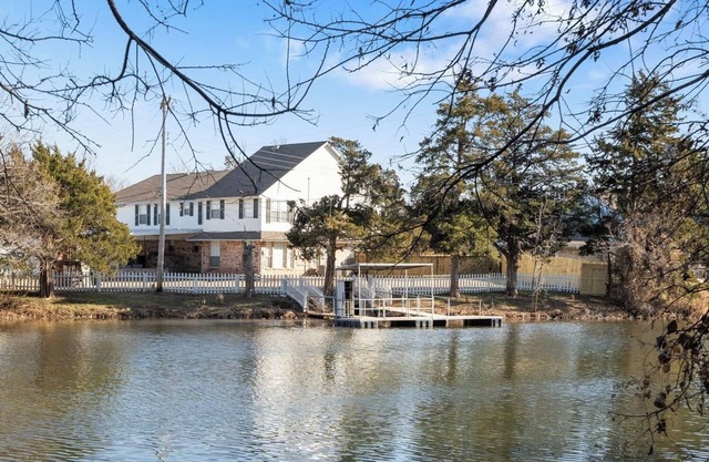 7BR Lakefront Retreat for Family + Friendsgiving w/Hot Tub #NH