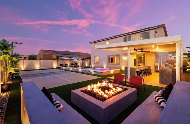 7BR Pickleball: Firepit-Outdoor Kitchen-Game Room