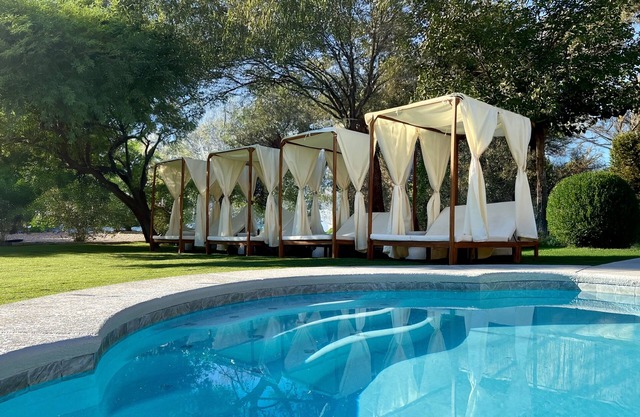 7x3 Villa, 10mins to the Strip, 16 seat dining table, pool + spa, RV parking.