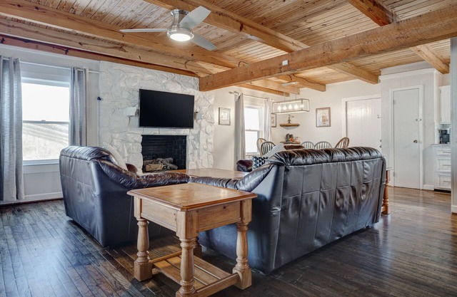 8 Bed Cabin, between Tuscaloosa and Bham, Close to Golf Courses