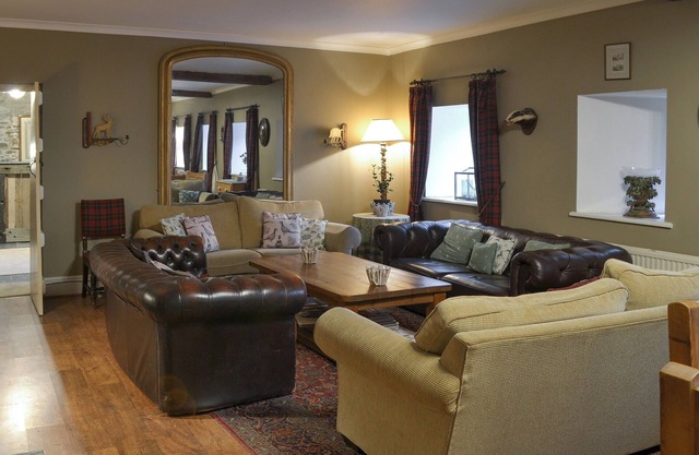 8 bedroom accommodation in Colquite, Washaway