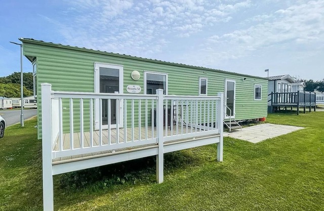 8 berth caravan with decking at Kessingland Beach holiday park ref 90030SG