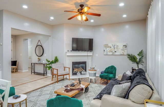 8 Mi to Beach Park: Bakersfield Gem w/Yard!